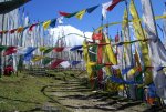 Prayer_flags_at_the_pass.jpg