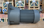 Động cơ giảm tốc 3 pha từ 5.5kw đến 7.5kw.png